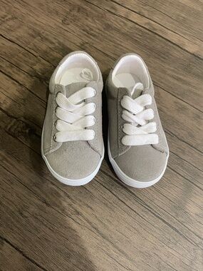 Janie & Jack Suede Gray sneakers size 6